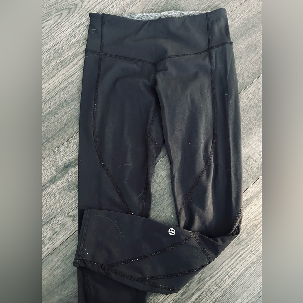 LULULEMON womens size 2 black full length leggings with mesh bottoms